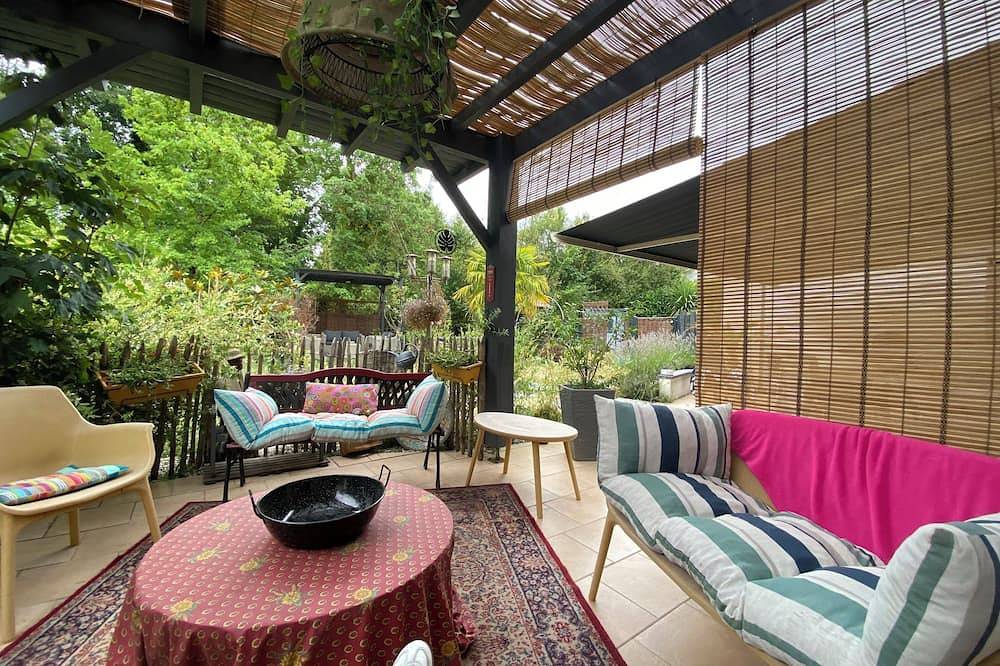 Chambre à louer indépendante avec accès piscine chauffée ( option ) in Beaucouzé, Vallée de la Loire