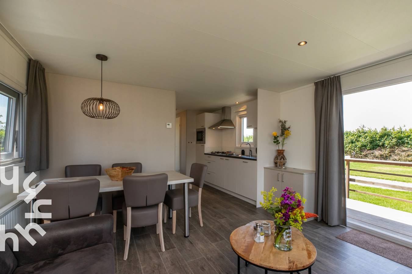 5-person chalet on a cozy mini-campsite near the Oosterschelde in Kerkwerve in Kerkwerve, Zeeland Coast