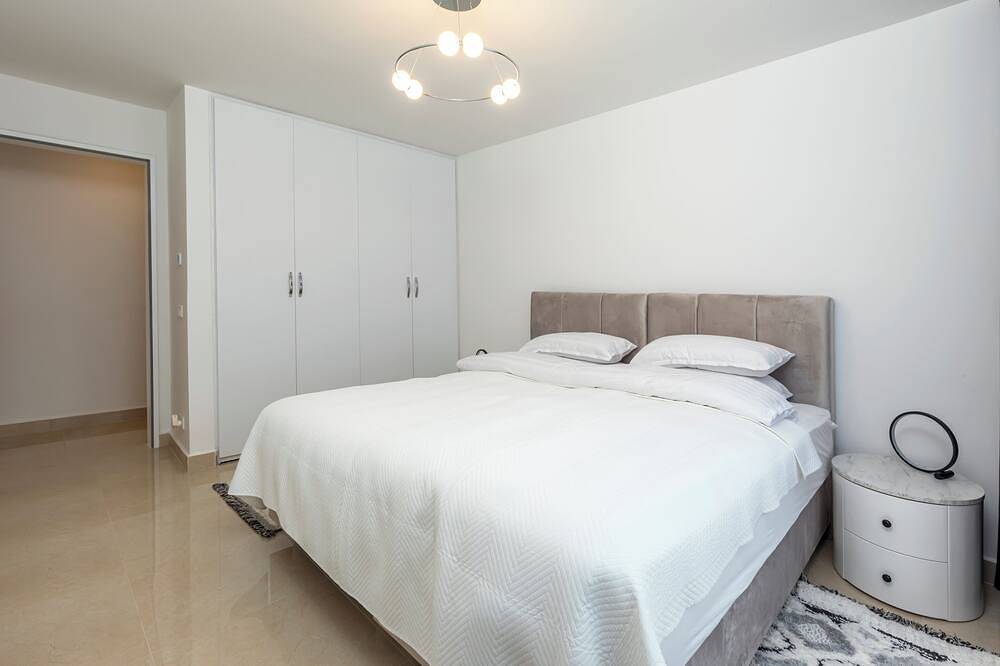 Villa Nova Berlin : Modernes Ferienhaus mit viel Platz für Erholung und Komfort in Treptow - Köpenick, Berlin