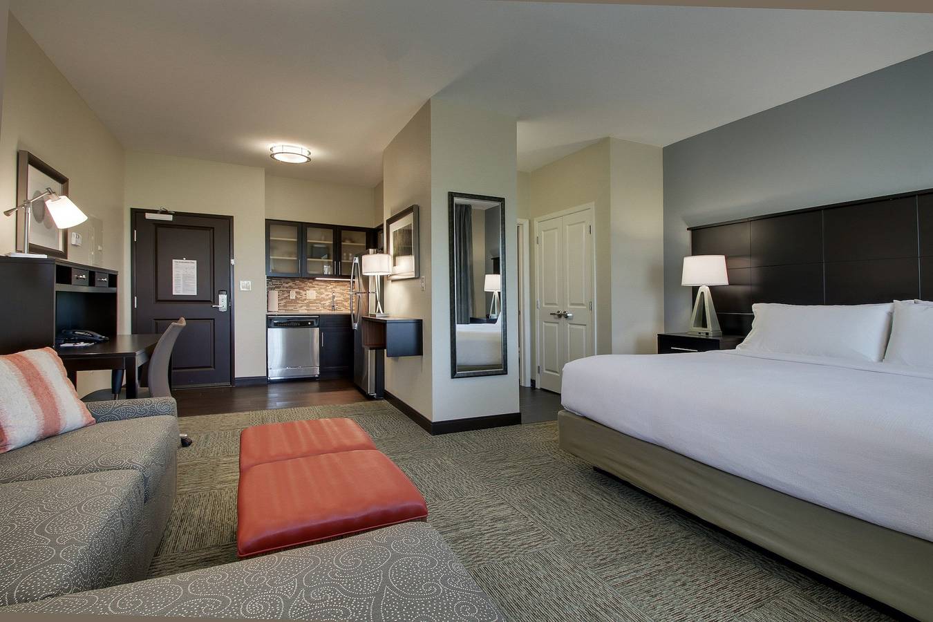 Ganzes Studio, Staybridge Suites Plano - The Colony in Denton County