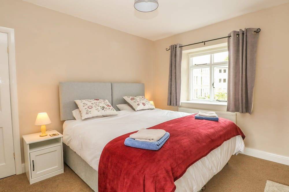 Cutlers Cottage, pet friendly, country holiday cottage in Wirksworth in Wirksworth, Derbyshire