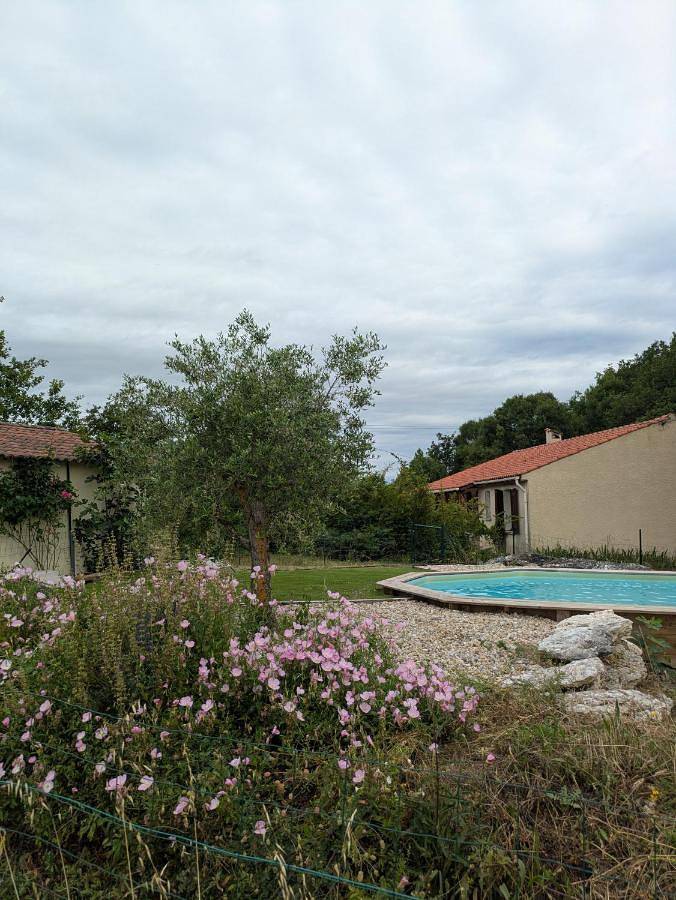 Location de vacances pour 4 personnes, avec piscine à Flaugnac - 2