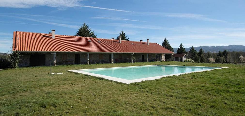 Location de vacances pour 6 personnes, avec piscine ainsi que vue et jardin à Covilhã - 2