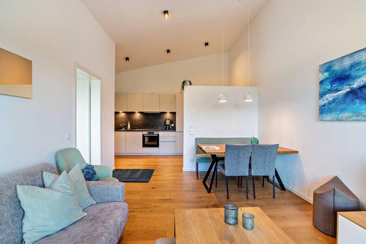 Ganze Wohnung, Ferienwohnung 'Sommer' mit Gemeinschaftspool, Gemeinschaftsgarten und Wlan in Straubenhardt, Nordschwarzwald