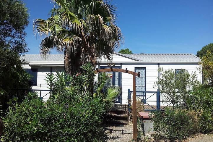 Mobil home pour 6 personnes, avec piscine et jardin