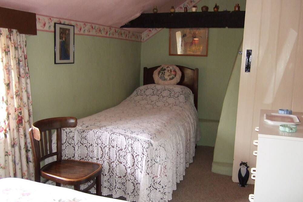 Norfolk, Cosy Beamed Cottage Close Sandy Beaches/Broadland. Peaceful Location. in Happisburgh, Norfolk