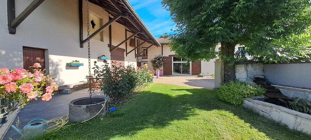 Appartement de vacances pour 5 personnes, avec vue ainsi que jardin et piscine