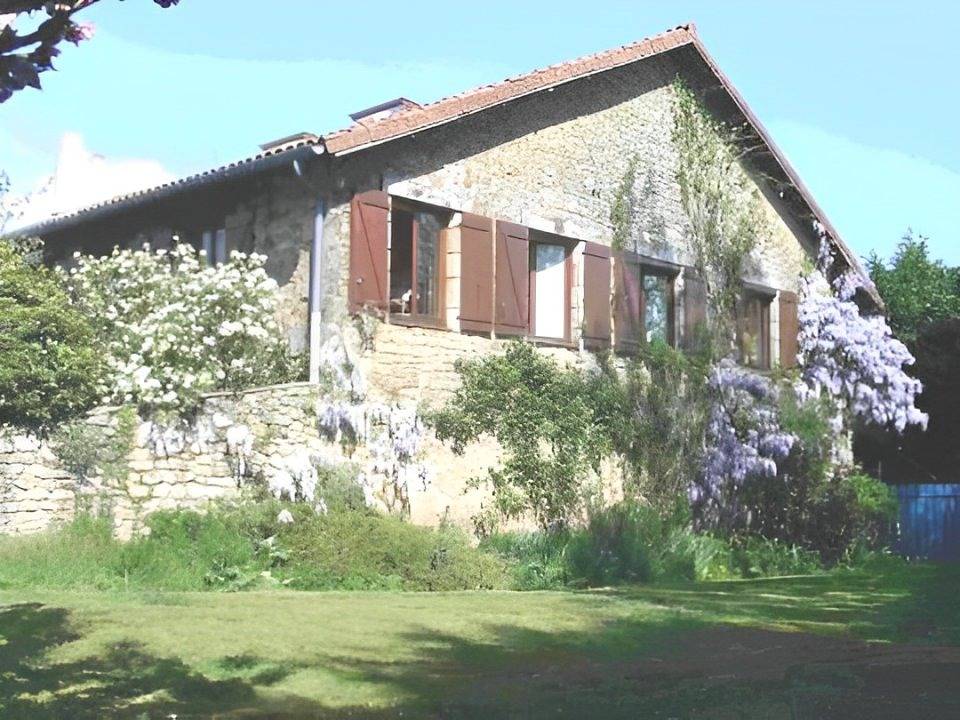 La Ferme de Leychoisier - Chambre Clémentine in Bonnac-la-Côte, Région de Limoges