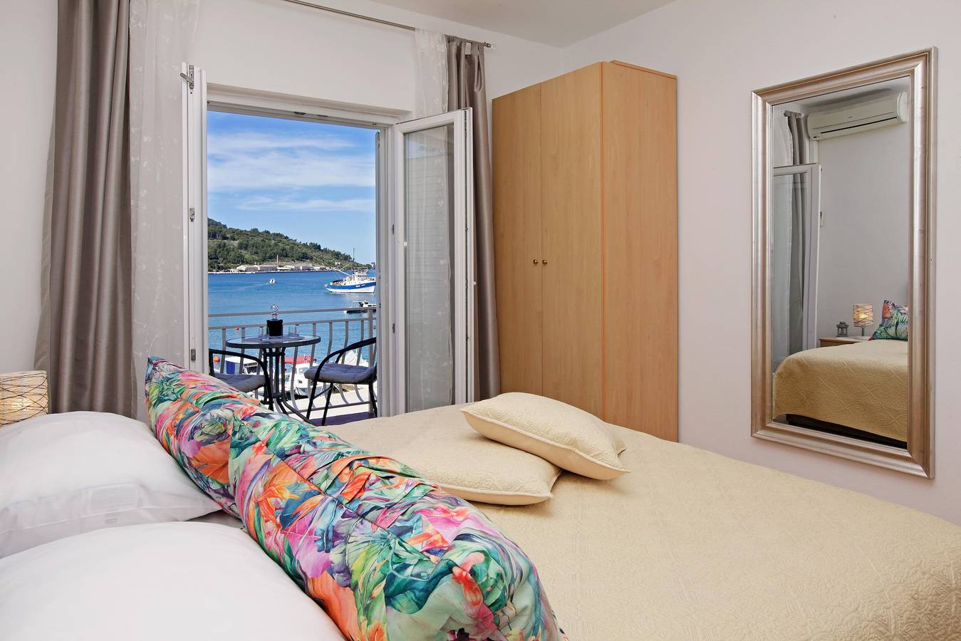 Geheel appartement, Sunshine Apartment Doda - Three Bedroom Apartment with Balcony and Sea View in Vela Luka, Korcula