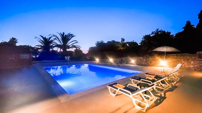 Villa pour 7 personnes, avec piscine et balcon à Quarteira