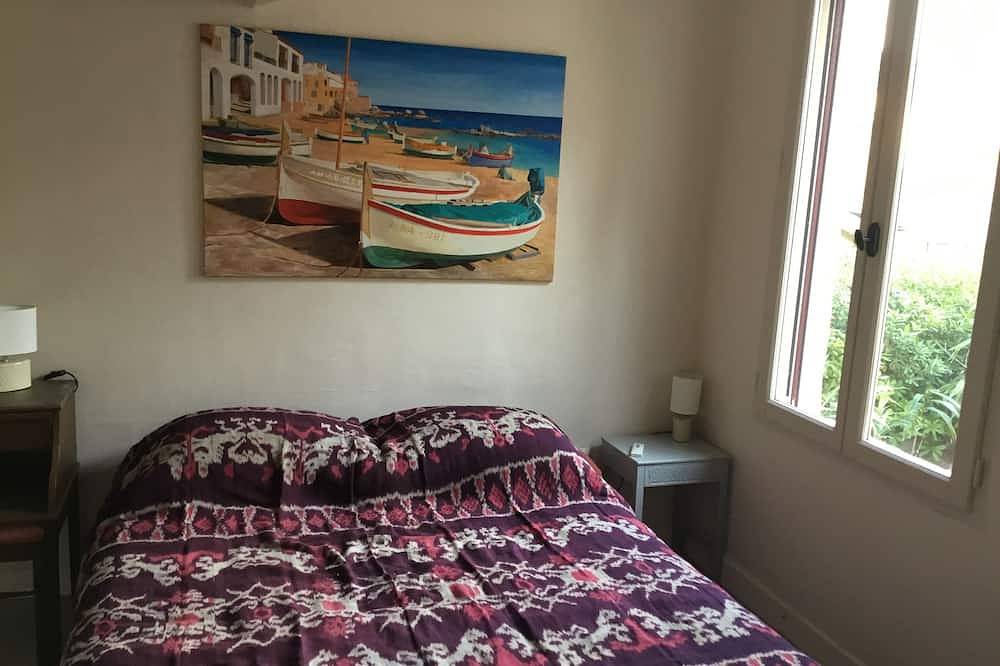 140m2 artist's house near Arles in Fontvieille, Arles region