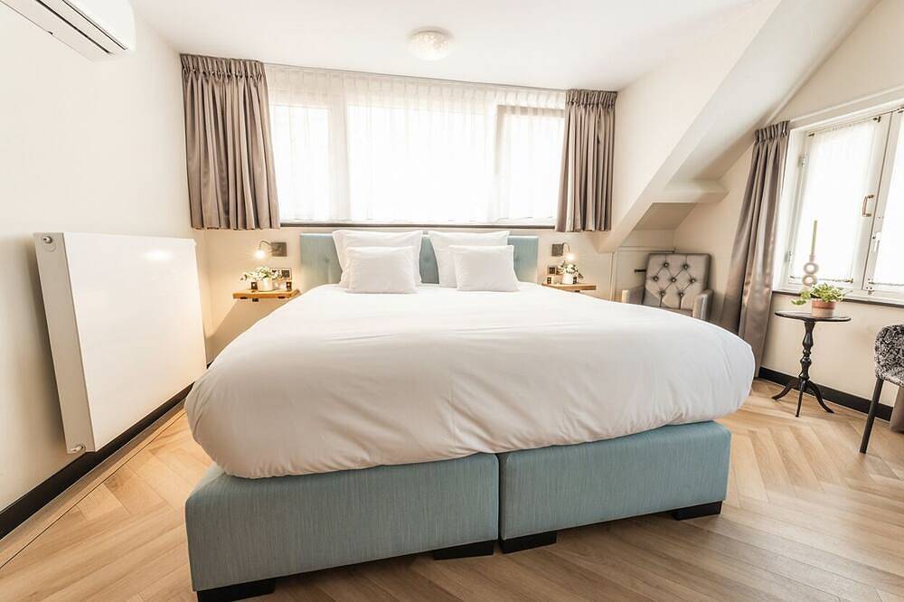 Geheel appartement, Onlangs gerenoveerd gebouw uit 1920 met queensize hotelbed, patio en gedeelde keuken. in Tilburg, Noord-Brabant