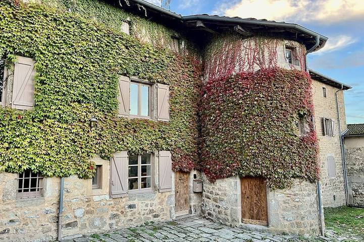 Location de vacances pour 10 personnes, avec Terrasse et Jardin à Olliergues