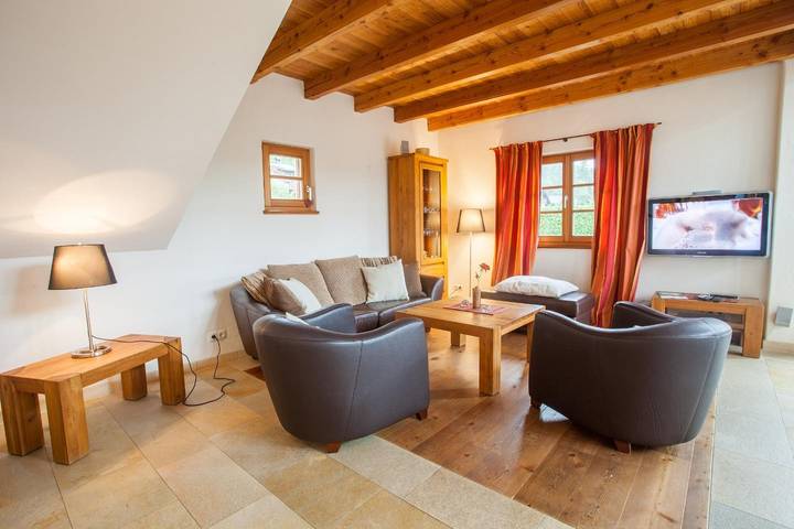 Ferienwohnung für 8 Personen, mit Balkon und Terrasse sowie Garten in Garmisch-Partenkirchen