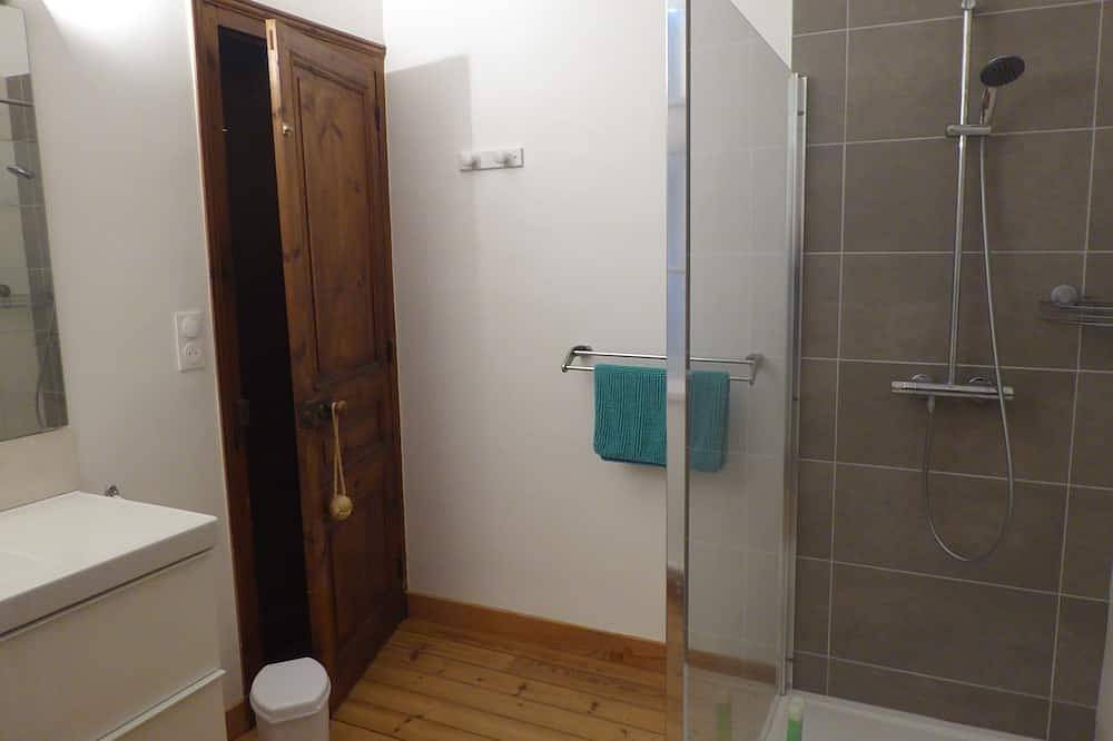 Maison de 7 Chambres Pour 15 Personnes in Perros-Guirec, Côte de Granit Rose