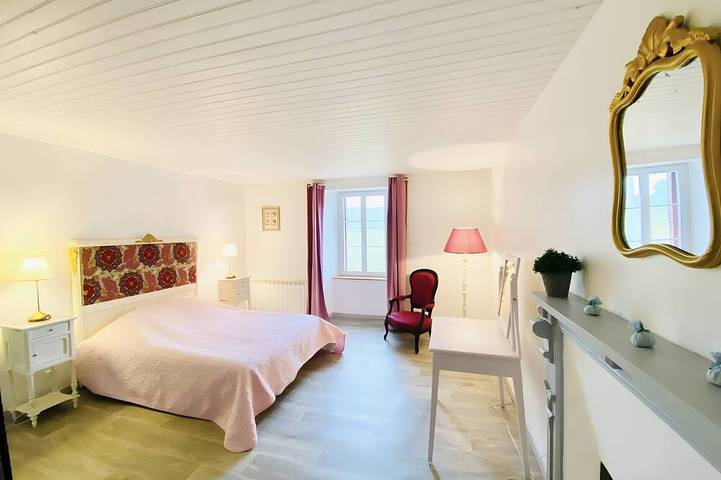 Location de vacances pour 12 personnes, avec terrasse et jardin à Trizac - 4