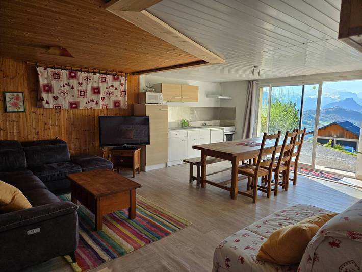 Ganze Wohnung, Ferienwohnung 'Charmant Vue Mont-Blanc' mit Bergblick und WLAN in Onnion, Region Bonneville