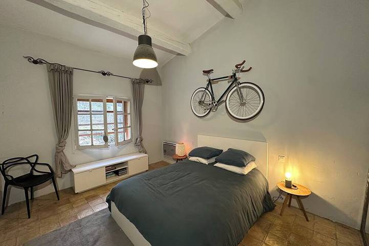 Jolie maison de campagne dans domaine privé piscine 8X4m  5 chambres in Venelles, Région d'Aix-en-Provence
