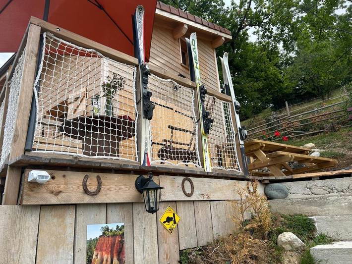 Location de vacances pour 3 personnes, avec piscine et terrasse ainsi que jardin et vue à Mouxy - 3