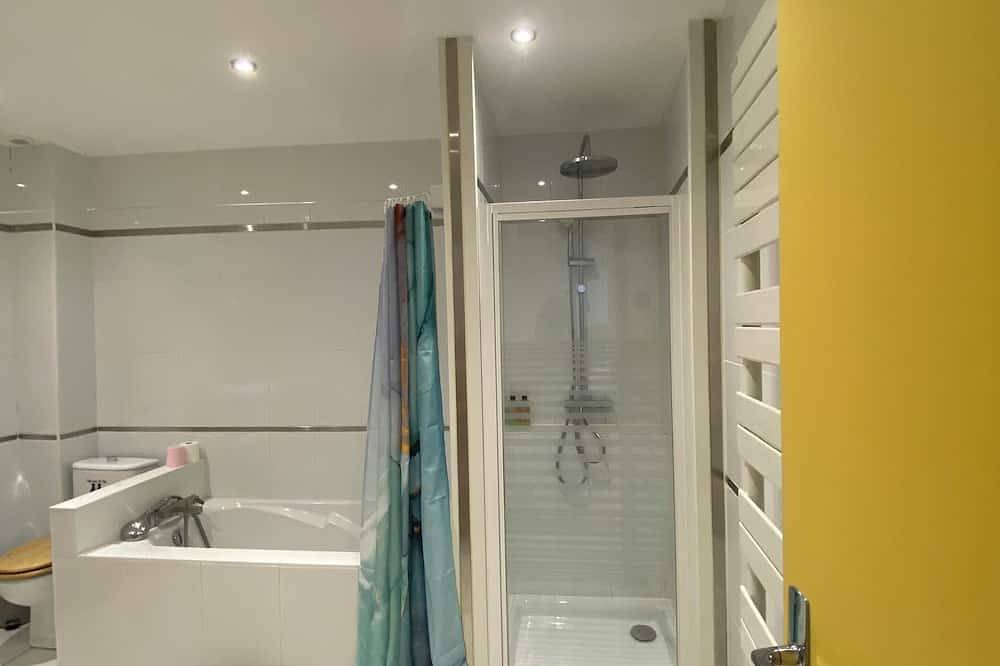 Eleganse, spacious house, near Lyon in Anse, Beaujolais