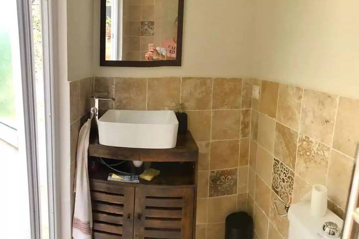 Location de vacances pour 2 personnes, avec jardin ainsi que piscine et jacuzzi à Seillons-Source-d'Argens - 2