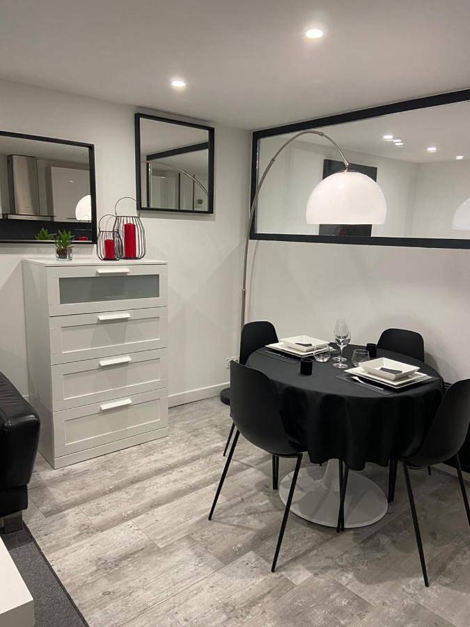 Appartement entier, One-Bedroom Apartment in Arques-la-Bataille, Région de Dieppe