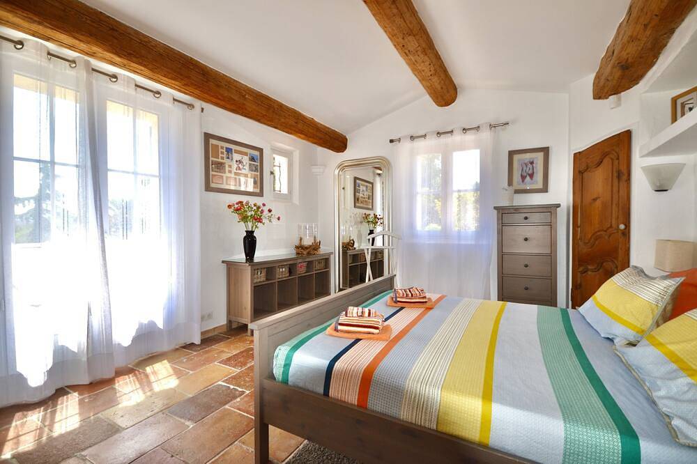 Tres belle villa avec sa piscine à débordement et jacuzzi vue mer in Cagnes-sur-Mer, Région de Cannes