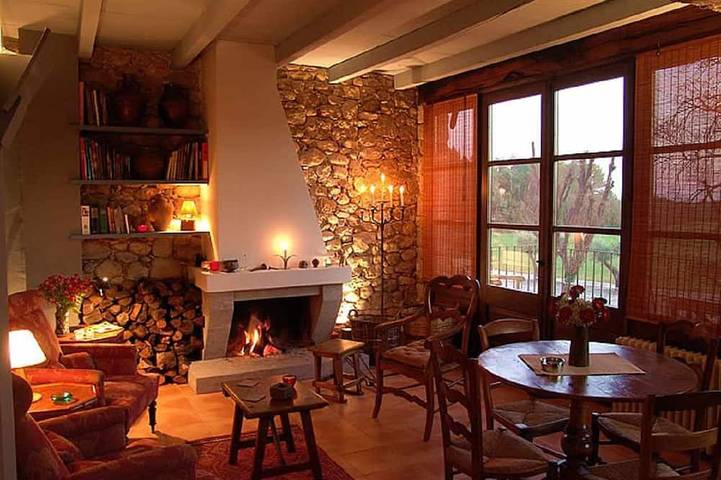 Wunderschönes Familienbauernhaus in der Nähe von Girona in einer privilegie in Cabanelles, Oberampurien