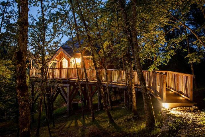 Gîte pour 2 personnes, avec Jacuzzi ainsi que Terrasse et Vue dans Les Pechs-du-Vers