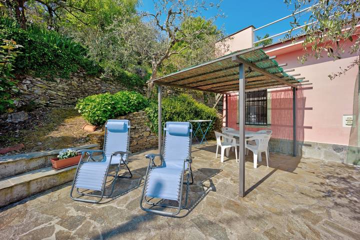 Casa vacanze "Casetta Antonella" con vista sulle montagne, giardino e terrazza in Lecchiore, Comune di Dolcedo