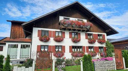 Ferienwohnung für 5 Personen, mit Garten und Balkon, kinderfreundlich in Seeg