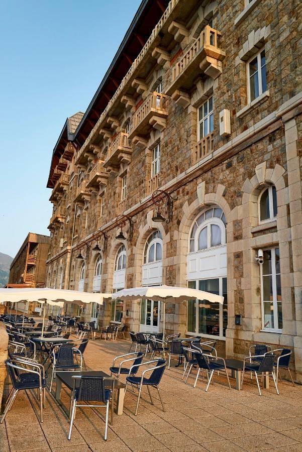 Hôtel pour 4 personnes, avec sauna ainsi que piscine et terrasse, adapté aux familles à Saint-Aventin - 3