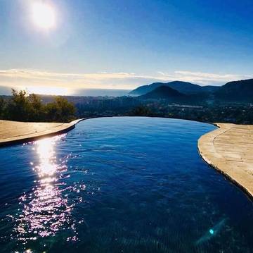 Cottage pour 8 personnes, avec piscine ainsi que vue et jardin dans Office De Tourisme Et Des Congres De Mandelieu
