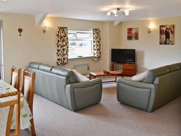 Log Cabin for 6 People in Weymouth, Dorset, Photo 1