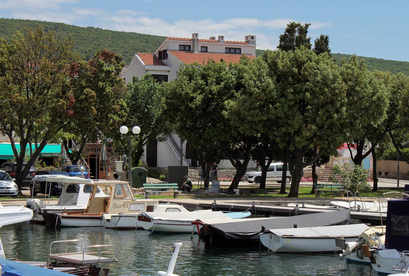 Ganze Wohnung, 4-Zimmer-Ferienwohnung mit Terrasse und Meerblick Punat, Krk A-5328-a in Punat, Krk