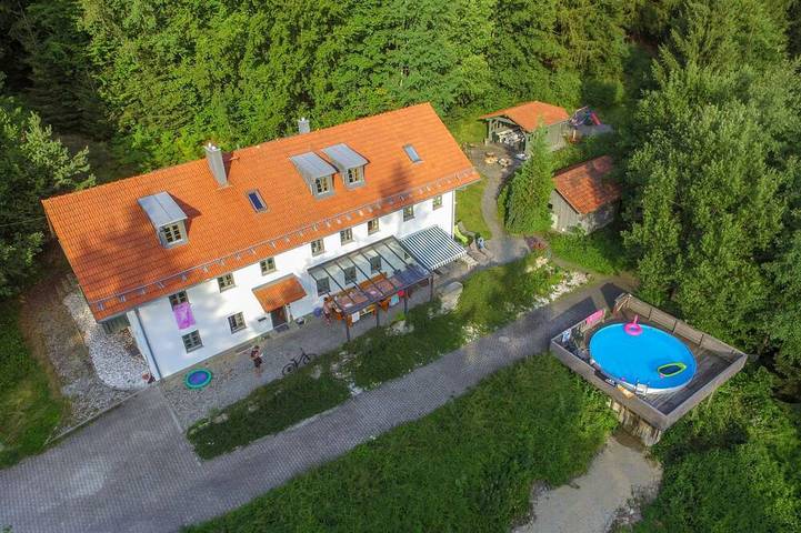 Ferienhaus für 25 Personen, mit Pool und Balkon sowie Garten