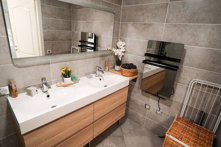 Appartement entier, Luxury Monaco 2Bd Suite +1st Class Mercedes + Vip Airport Transfers Rolls Royce in Cap-d'Ail, Côte méditerranéenne (France)