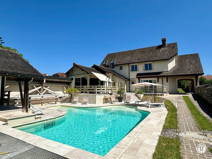 Gîte pour 13 personnes, avec Terrasse ainsi que Jardin et Piscine à Aisey-sur-Seine
