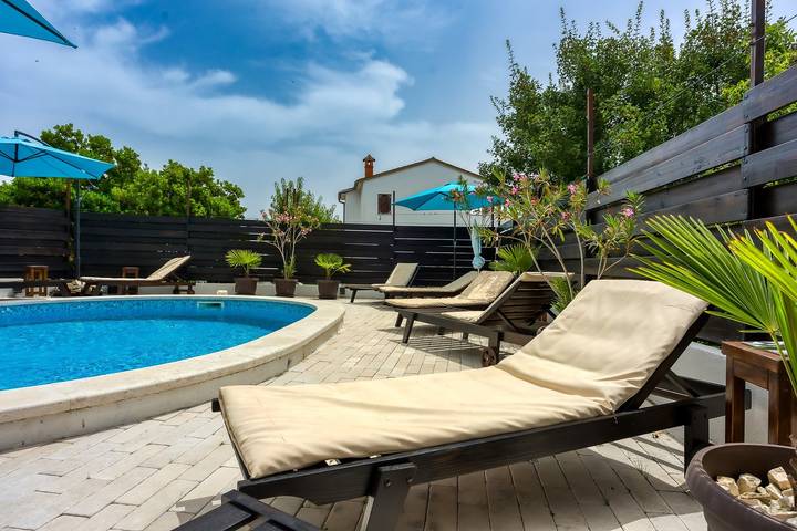 Ferienwohnung für 2 Personen, mit Balkon/Terrasse und Pool, mit Haustier in Peroj - 2