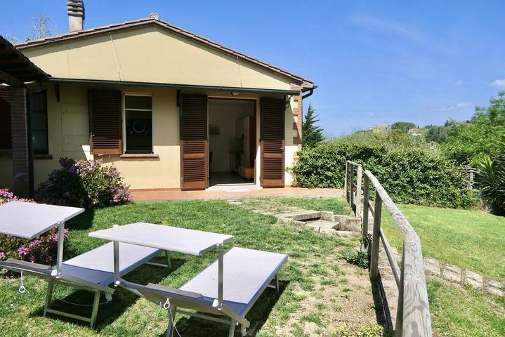 Ferienhaus für 2 Personen, mit Balkon/Terrasse und Garten