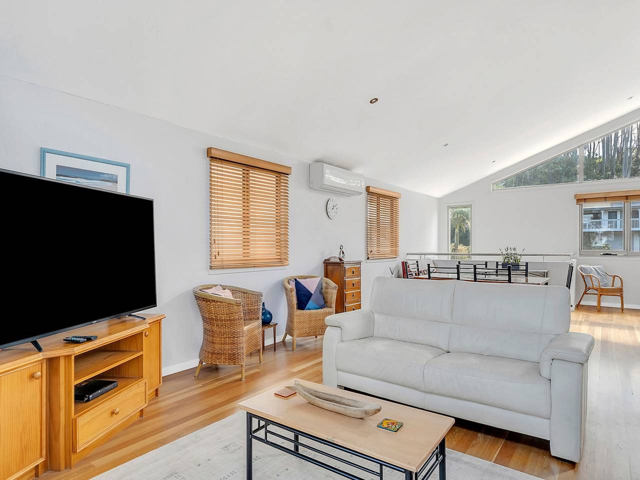 Entire apartment, 3-Bed Seaside Serenity Escape at Long Beach in New South Wales