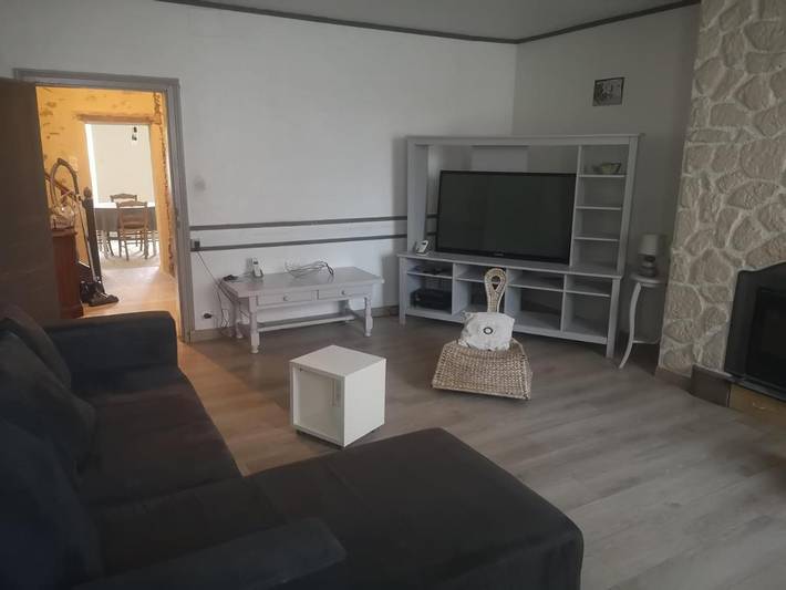 Location de vacances pour 12 personnes, avec Terrasse ainsi que Jardin et Vue à Saint-Amand-sur-Sèvre