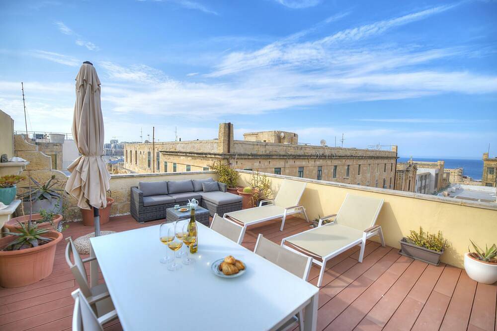 Ganze Wohnung, Comfy 1 bedroom - Sun terrace & sea views in Valletta, Insel Malta