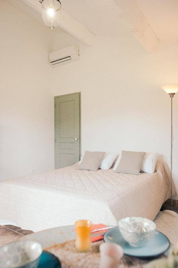 Chambre d’hôte pour 2 personnes, avec jardin ainsi que vue et terrasse à Paradou - 2