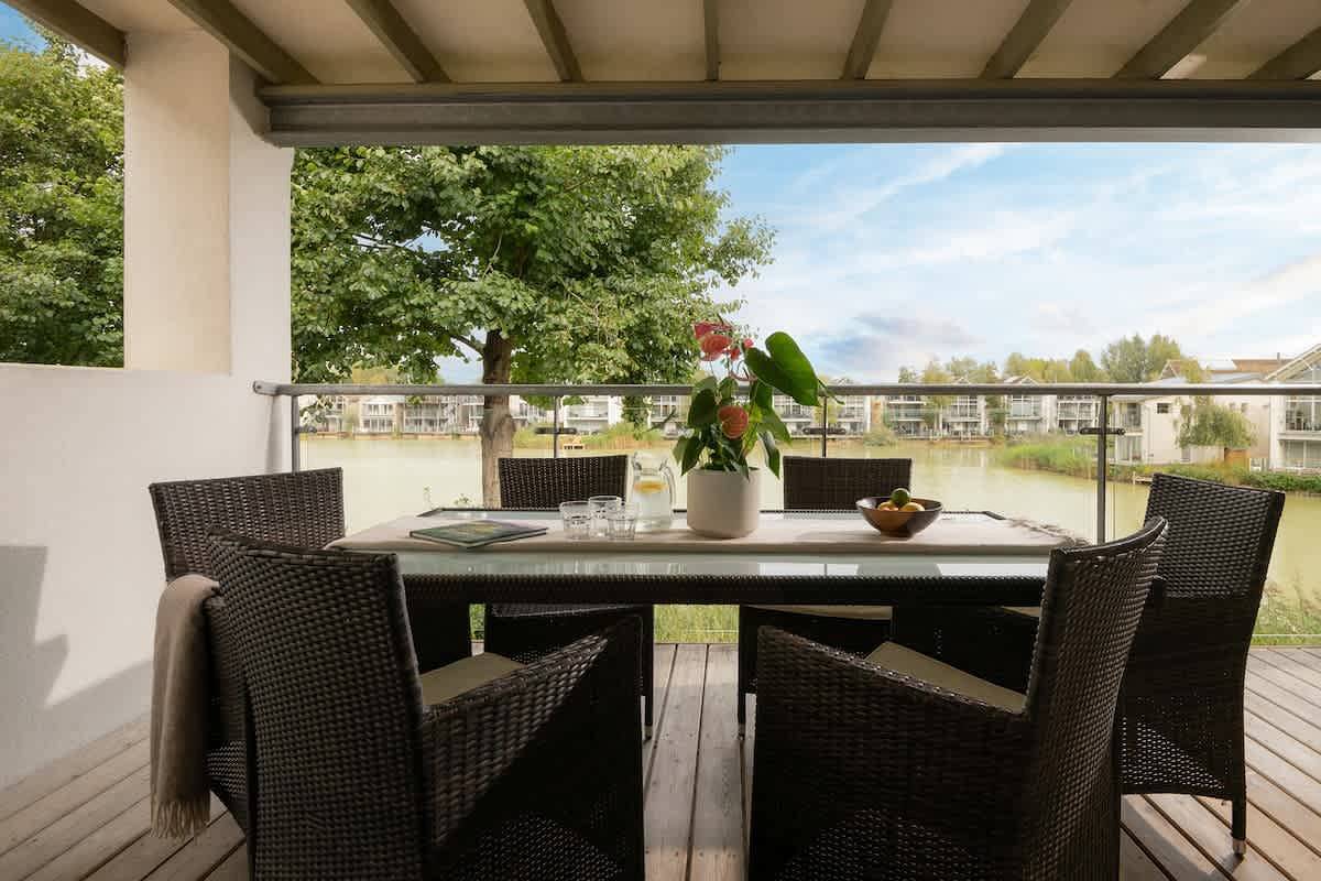 Appartement de vacances entier, Modern Cotswolds lakeside retreat, spa and pool in Somerford Keynes, Gloucestershire