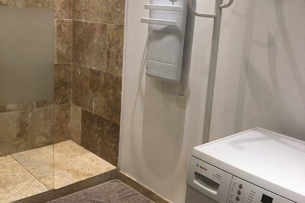 Appartamento intero, Comfortable apartment with courtyard close to the center and beach. in Saintes-Maries-de-la-Mer, Arles e dintorni