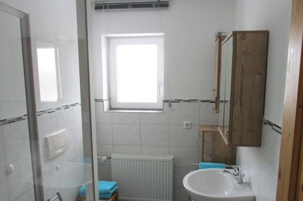 Ganze Wohnung, Heyartz, Ferienwohnung Peter - Fewo. I   1. Stock/Wohn-Schlafraum/Dusche in Halblech, Bayerisch Schwaben