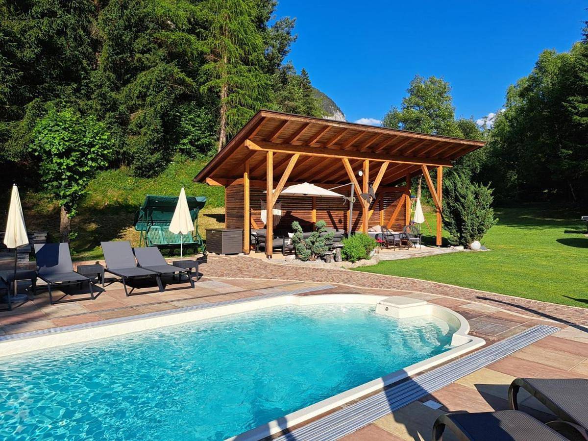 Gästehaus Almrausch, Ferienanlage mit Pool in Nassereith, Bezirk Imst