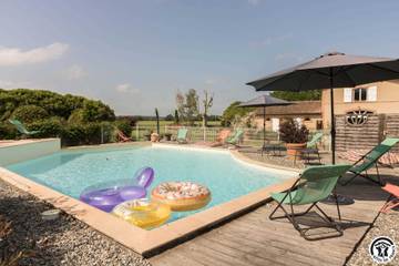 Gîte pour 4 personnes, avec piscine et jardin à Lamasquère