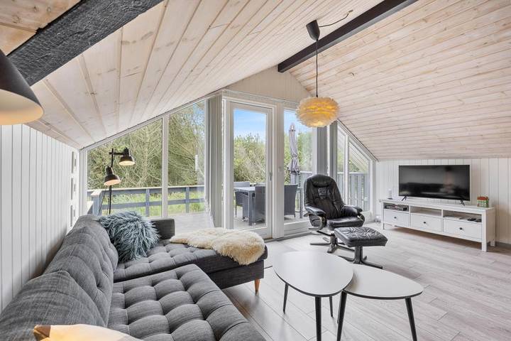 Helles Ferienhaus mit Holzofen in Søndervig in Søndervig, Holmsland Klit